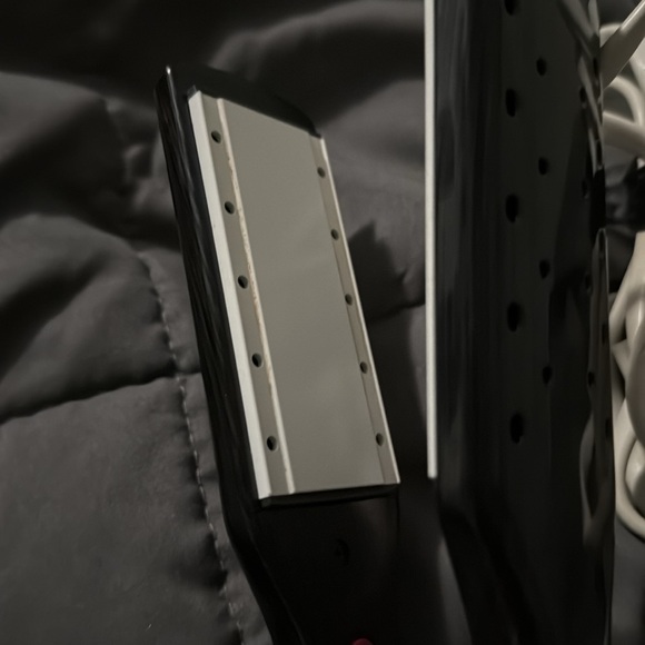 T3 Mane Tamer Unruly Hair Straightening Flat Iron Black - Picture 4 of 4